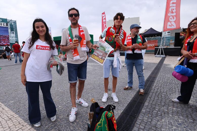 Distribuição da edição especial e gratuita de Record