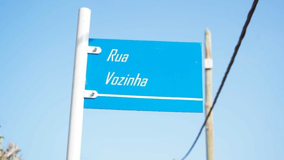 Placa da Rua Vozinha