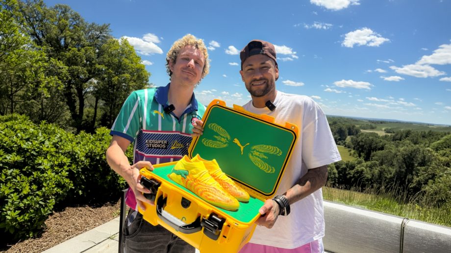 Neymar com as suas PUMA x KidSuper FUTURE