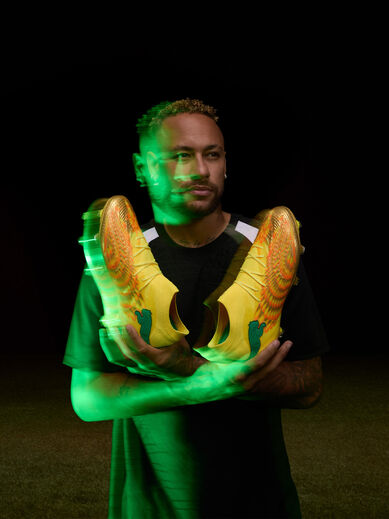 Neymar com as suas PUMA x KidSuper FUTURE