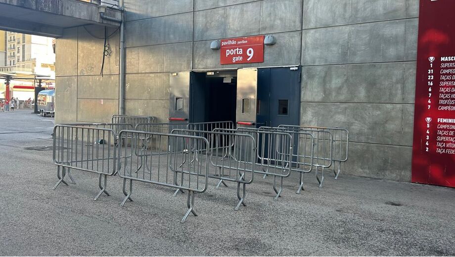 A entrada para as assembleias é pela porta 9