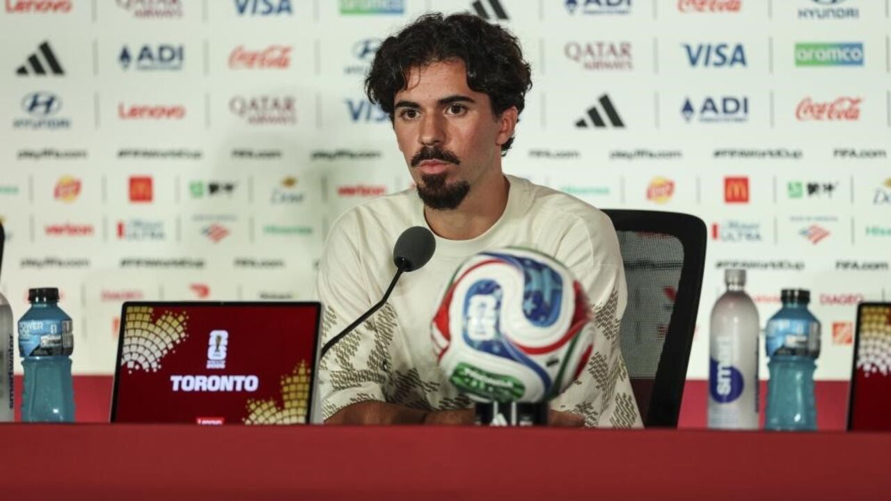Vitinha em conferência de imprensa