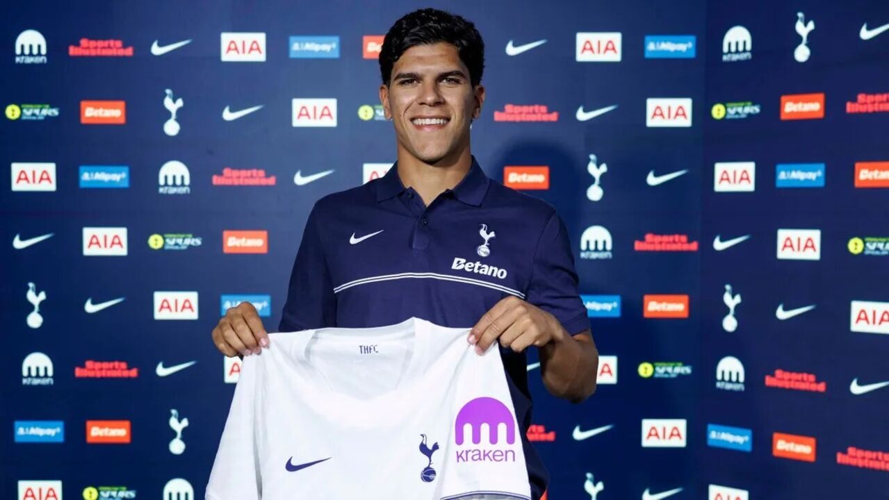 Tottenham apresenta Mateus Fernandes