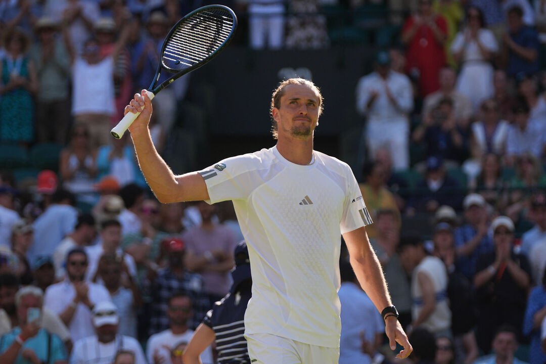 Alexander Zverev avança em Wimbledon