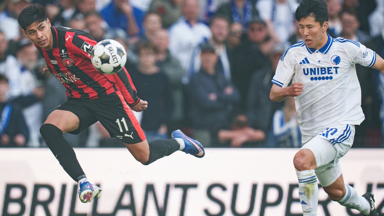 Dario Osorio, extremo do Midtjylland (à esquerda)