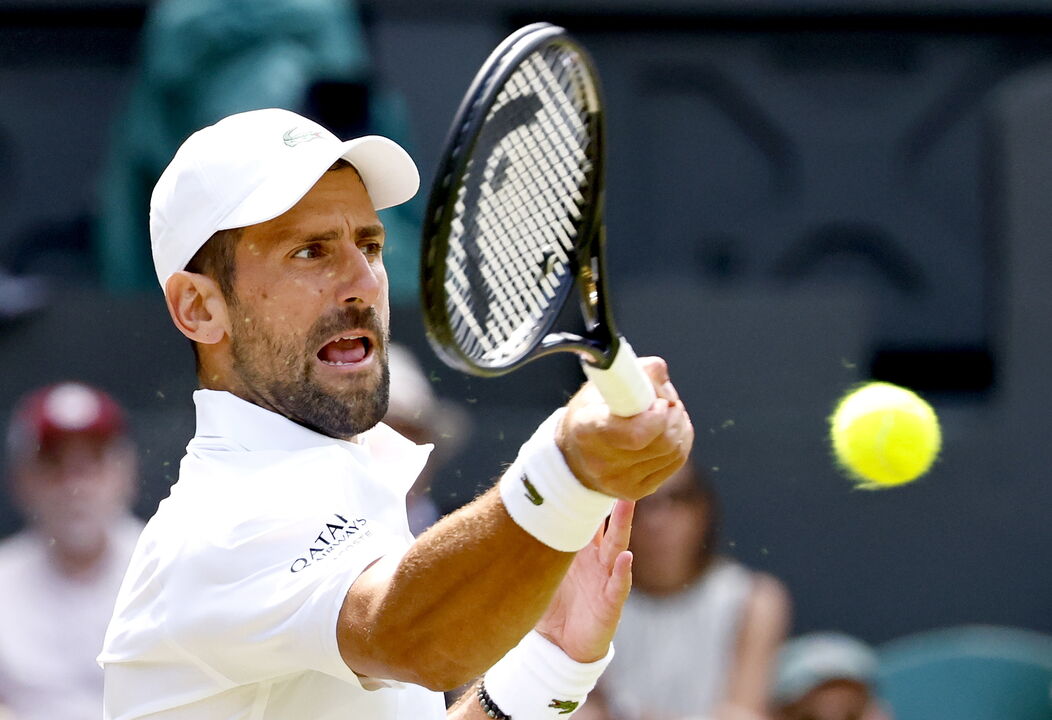 Novak Djokovic avança em Wimbledon