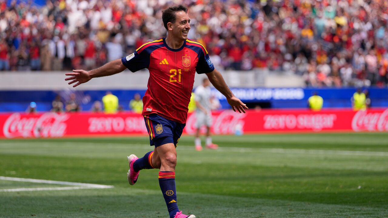 Oyarzabal festeja um golo pela seleção espanhola no Mundial'2026