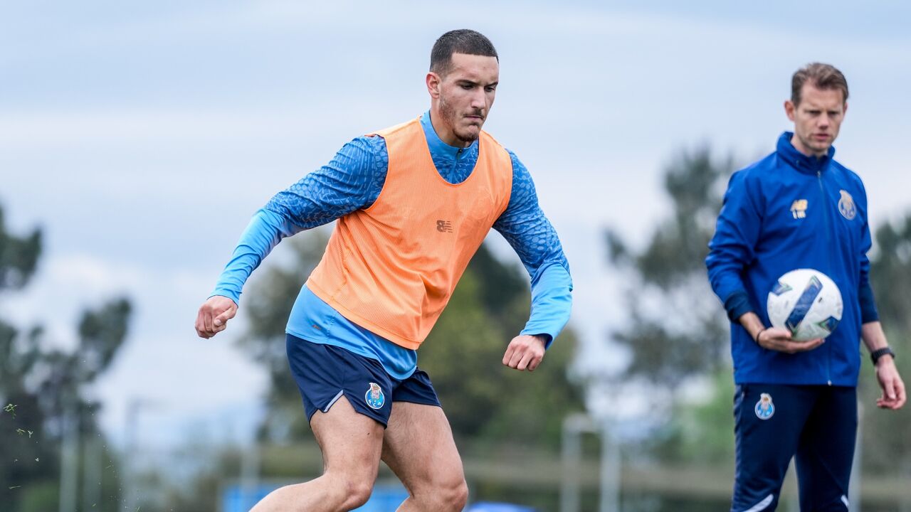 Deniz Gül durante treino no Olival
