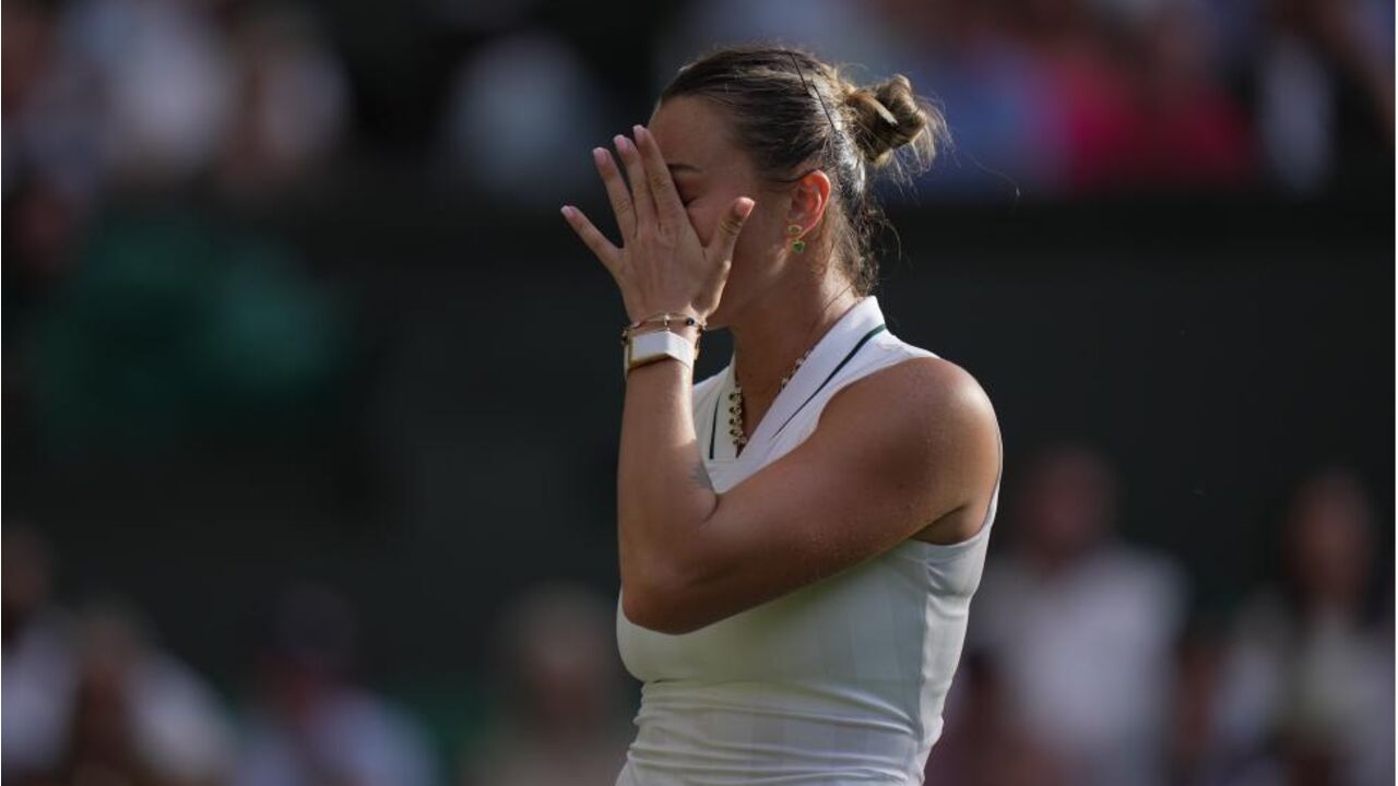 Líder do ranking mundial Aryna Sabalenka afastada em Wimbledon por Naomi Osaka