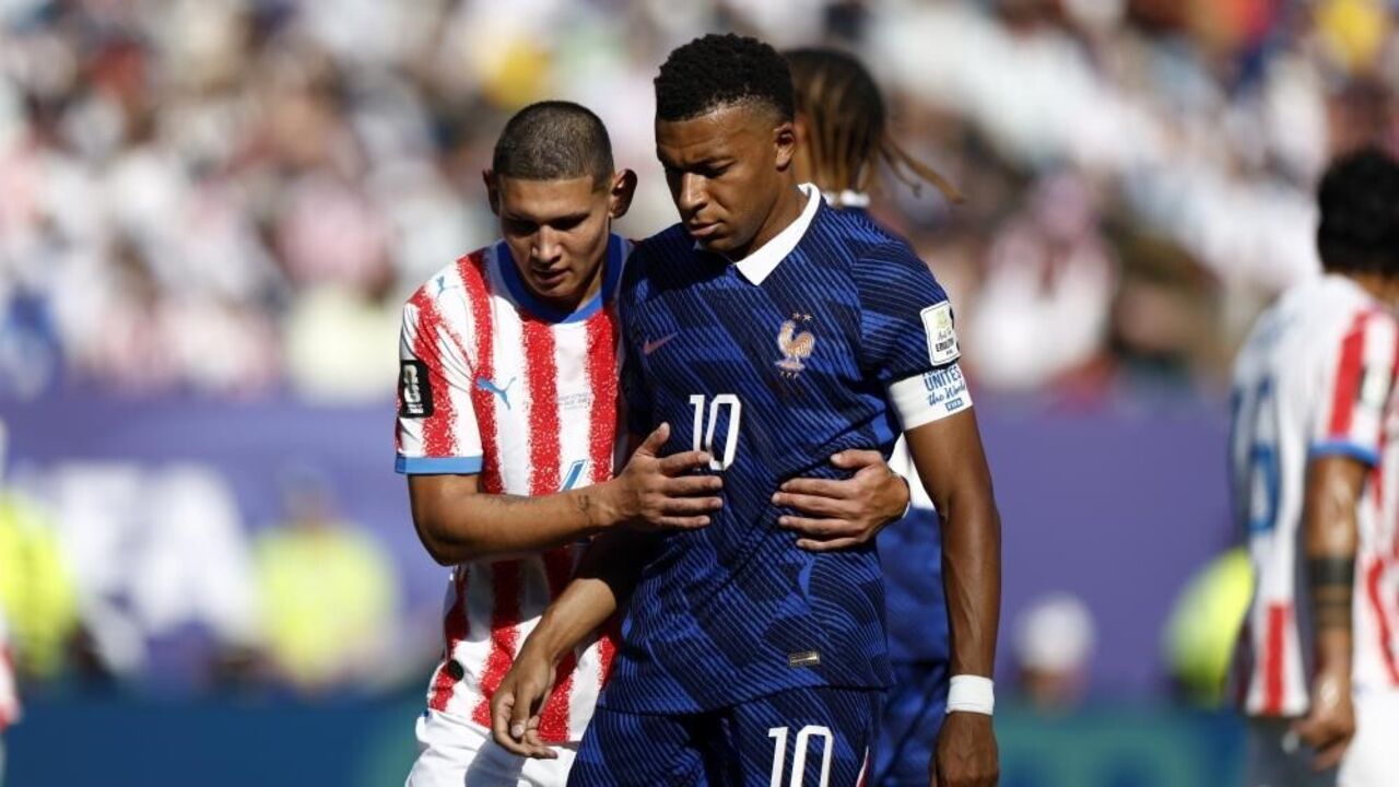 Cáceres em duelo intenso com Mbappé