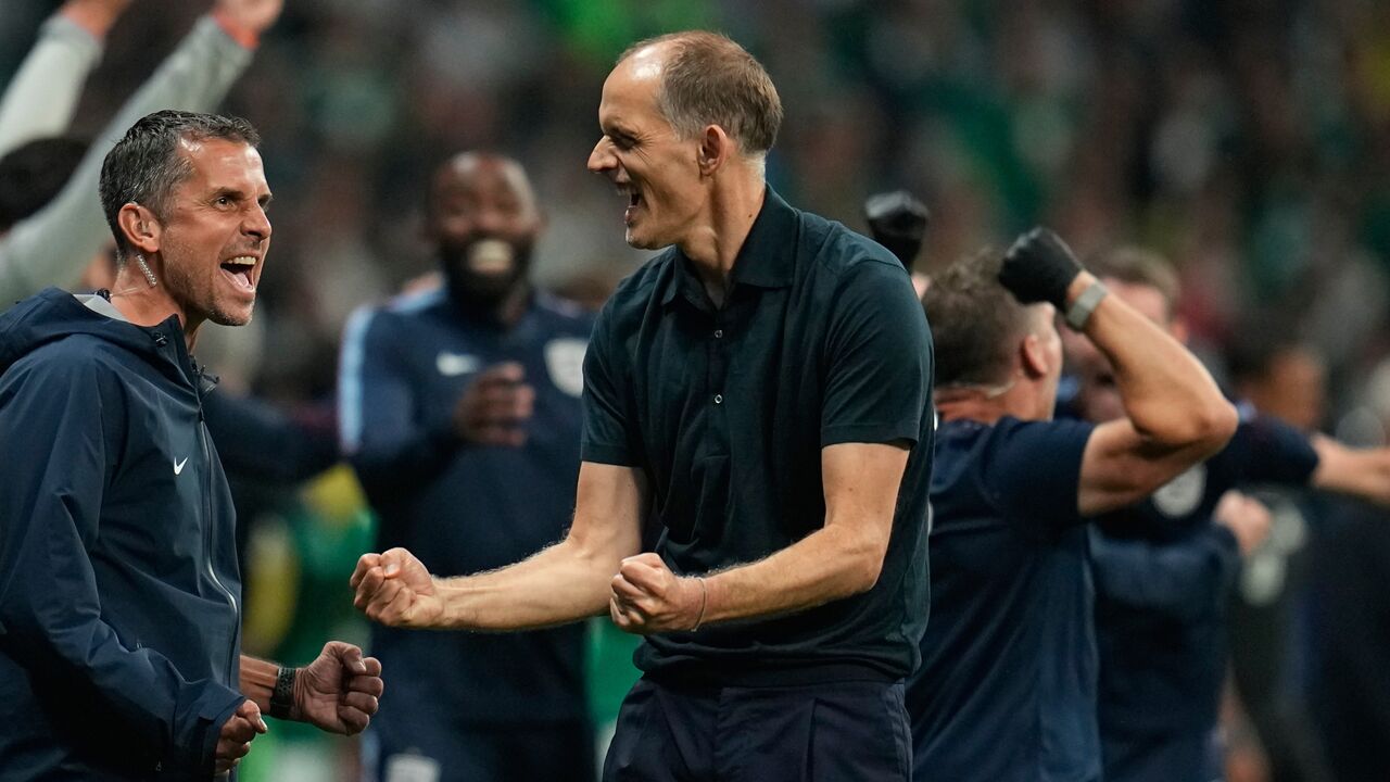 Thomas Tuchel, selecionador da Inglaterra, festeja a vitória sobre o México