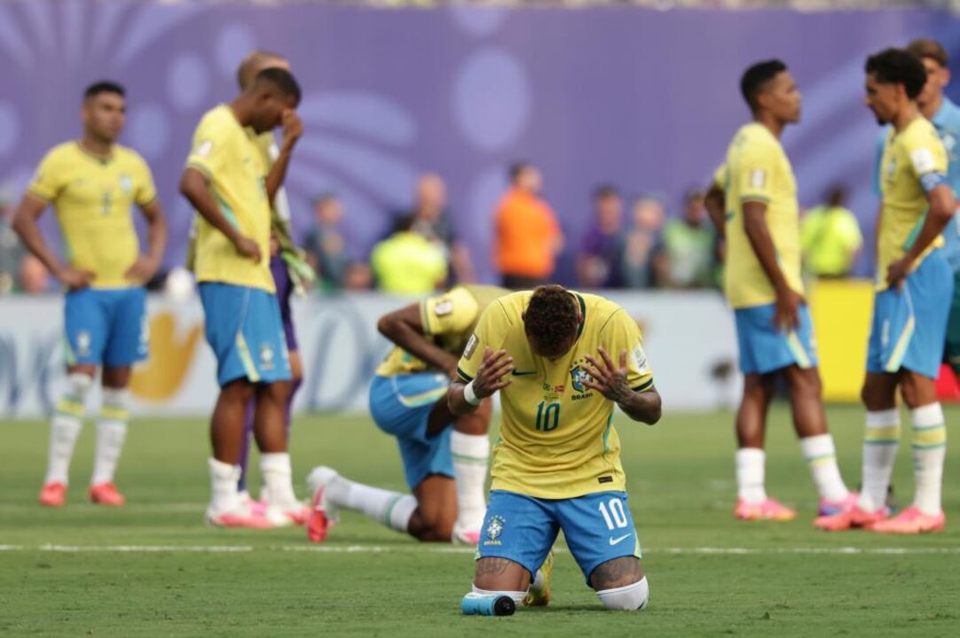 A desilusão dos jogadores portugueses após derrota com a Noruega