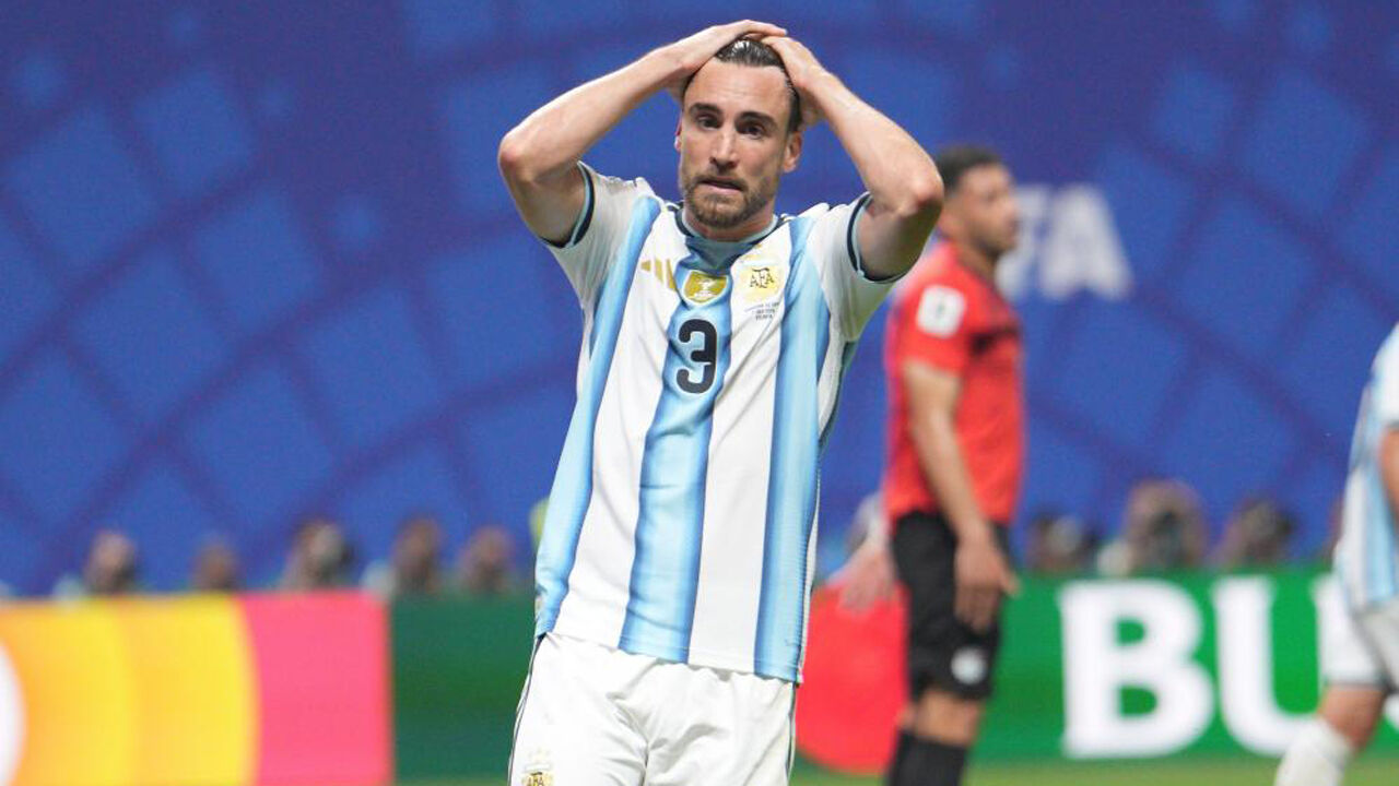 Tagliafico reage durante o Argentina-Egito