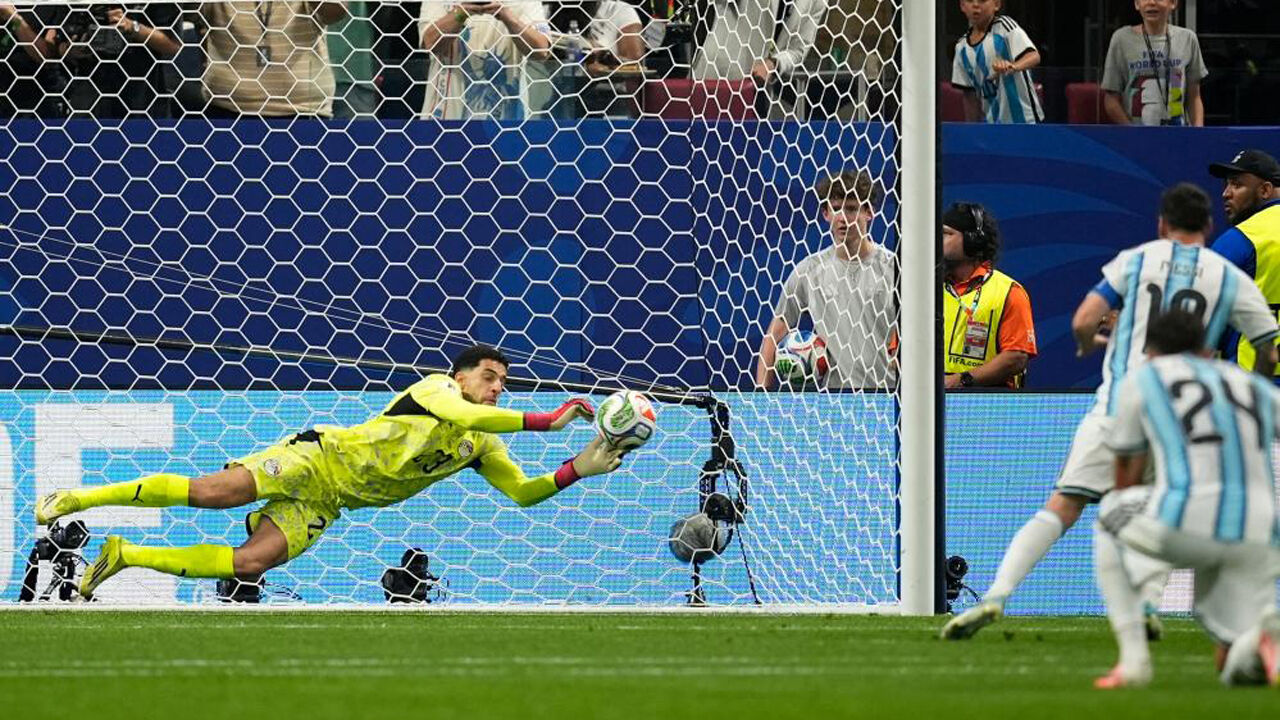 Messi falhou penálti no Argentina-Egito