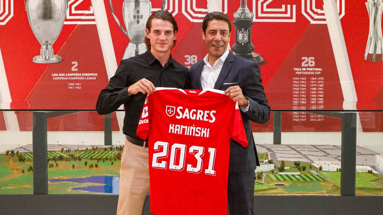 Kaminski com Rui Costa no momento da apresentação