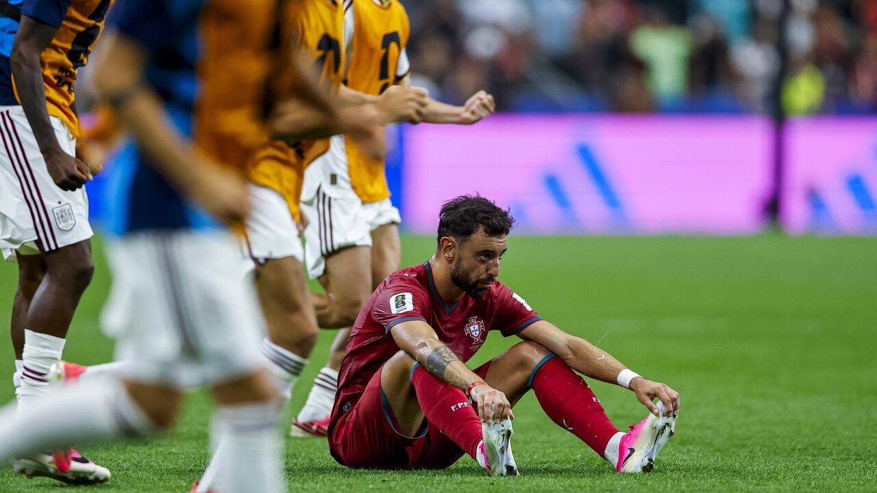 Bruno Fernandes desiludido após derrota de Portugal frente à Espanha nos 'oitavos' do Mundial'2026