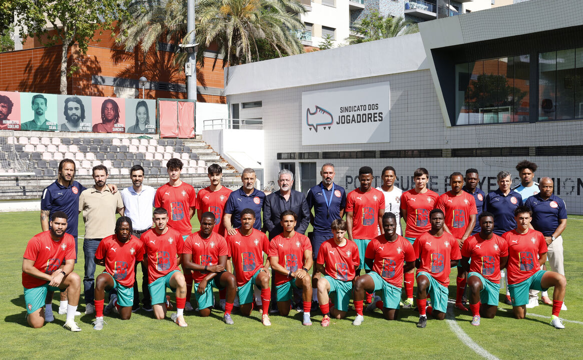 A fotografia que marca o arranque do 24.º estágio do jogador