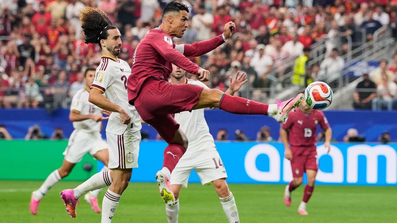 Cristiano Ronaldo em ação frente à Espanha