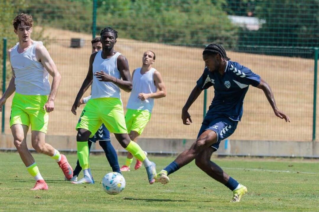 Esajas decidiu o jogo com a equipa B