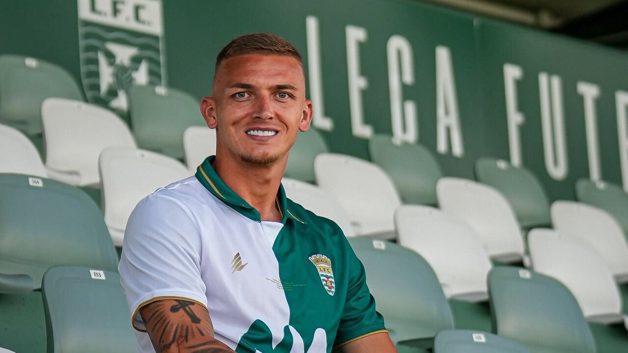 Cássio Sheid assina pelo Leça