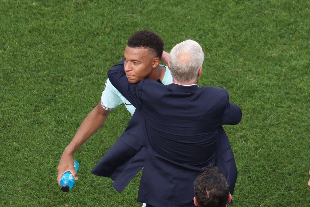 Deschamps com Mbappé