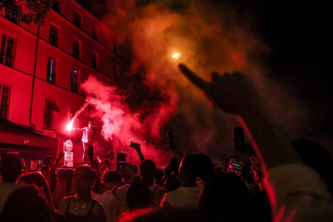 Adeptos franceses festejam passagem às meias-finais do Mundial'2026