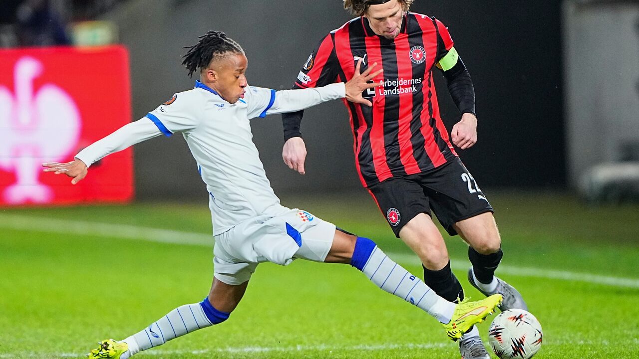 Cardoso Varela num jogo contra o Midtjylland
