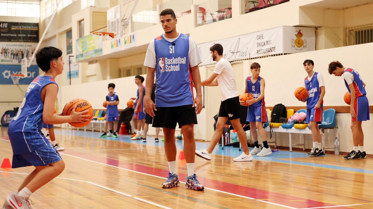 Pequenos atentos a Diogo Brito