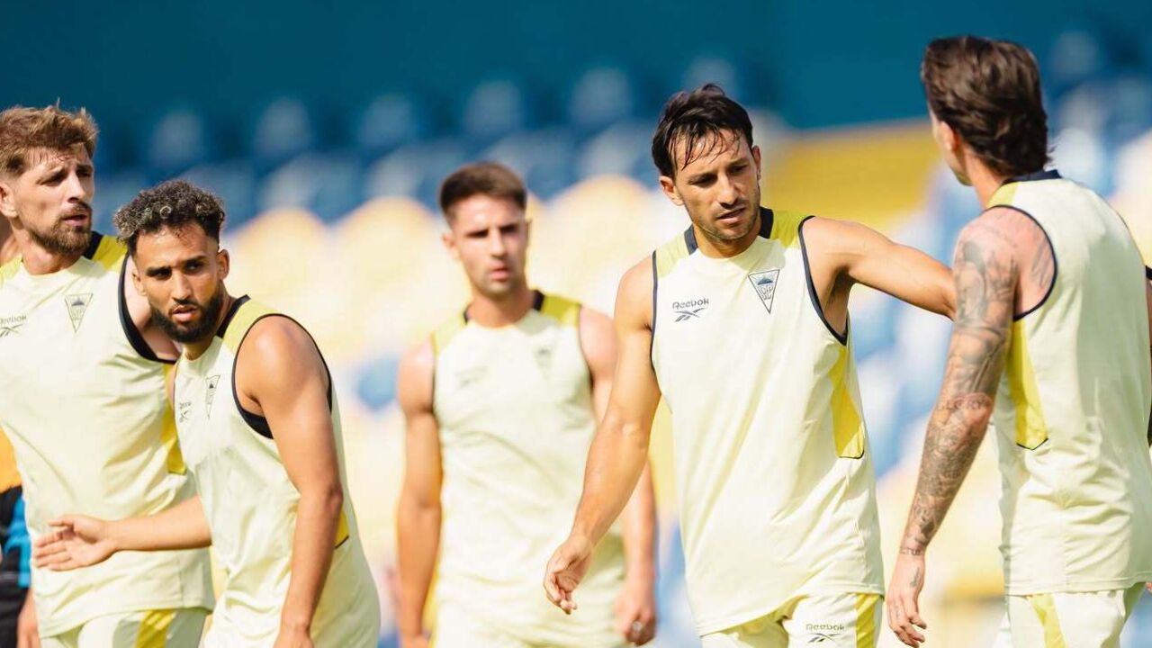 João Carvalho celebra um dos golos do Estoril diante do Atlético