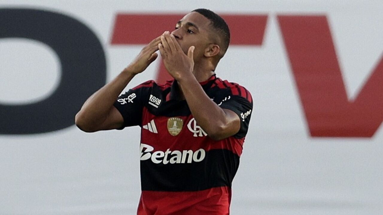 Wallace Yan celebra golo contra o Benfica