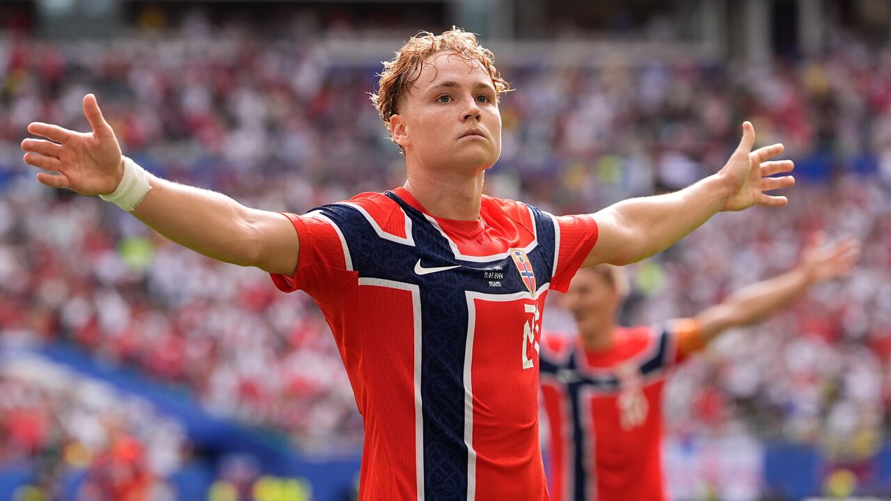 Golaço de Schjelderup no Noruega-Inglaterra
