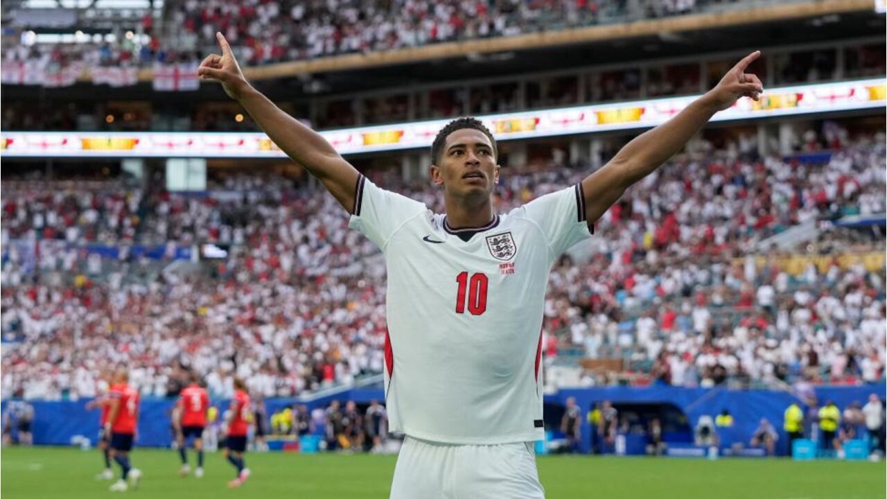 Jude Bellingham festeja o golo frente à Noruega