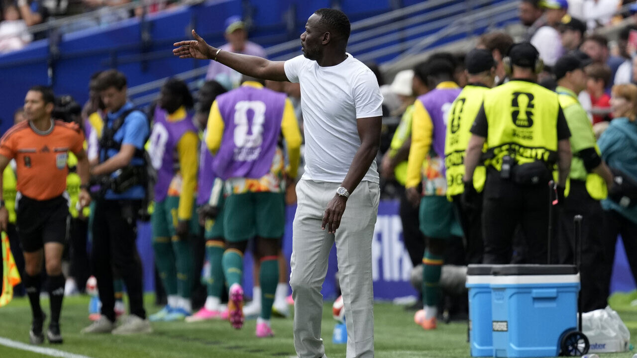 Pape Thiaw deixa comando técnico do Senegal