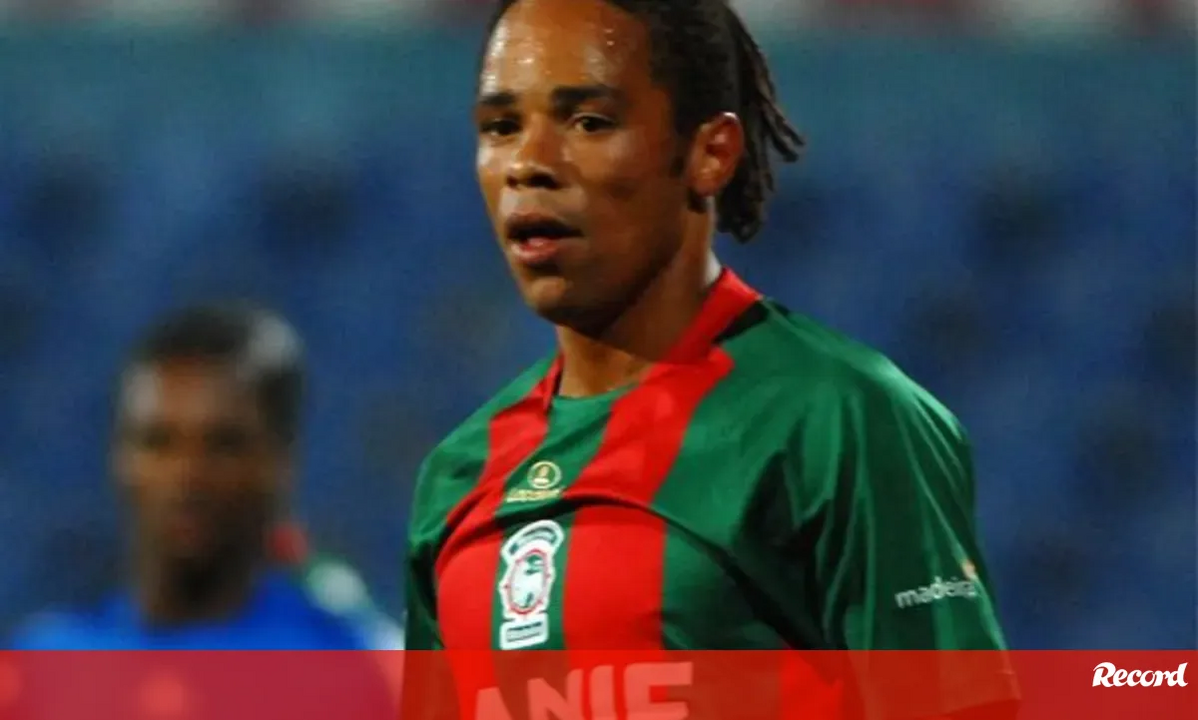 Manú com a camisola do Marítimo