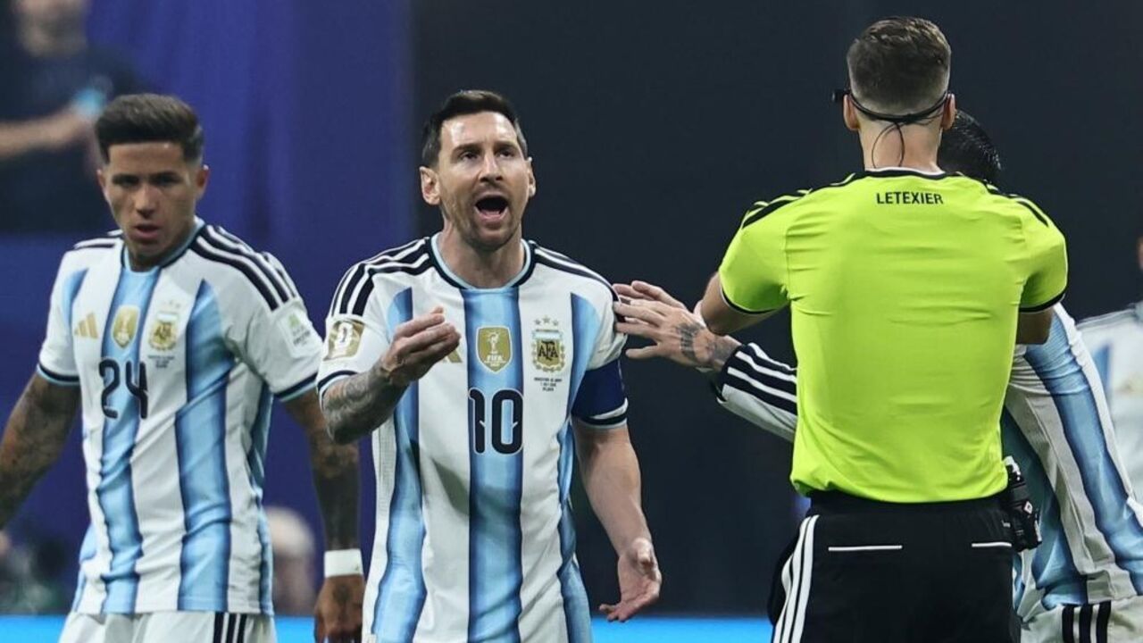 Messi no jogo com o Egito
