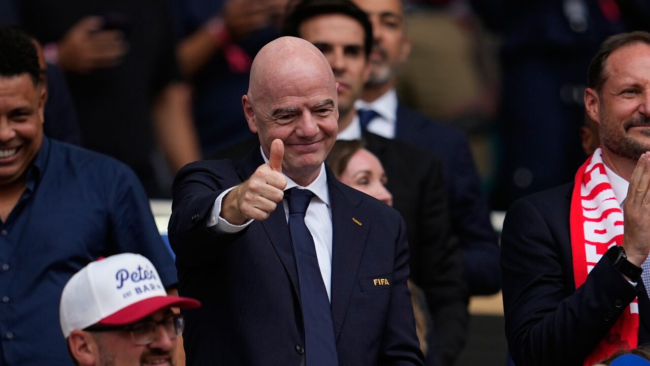 Gianni Infantino assiste a jogo do Mundial'2026