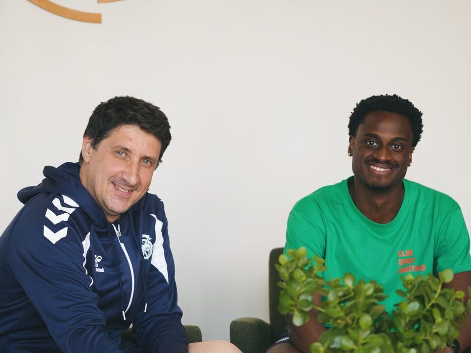O novo jogador com o presidente Carlos André Gomes