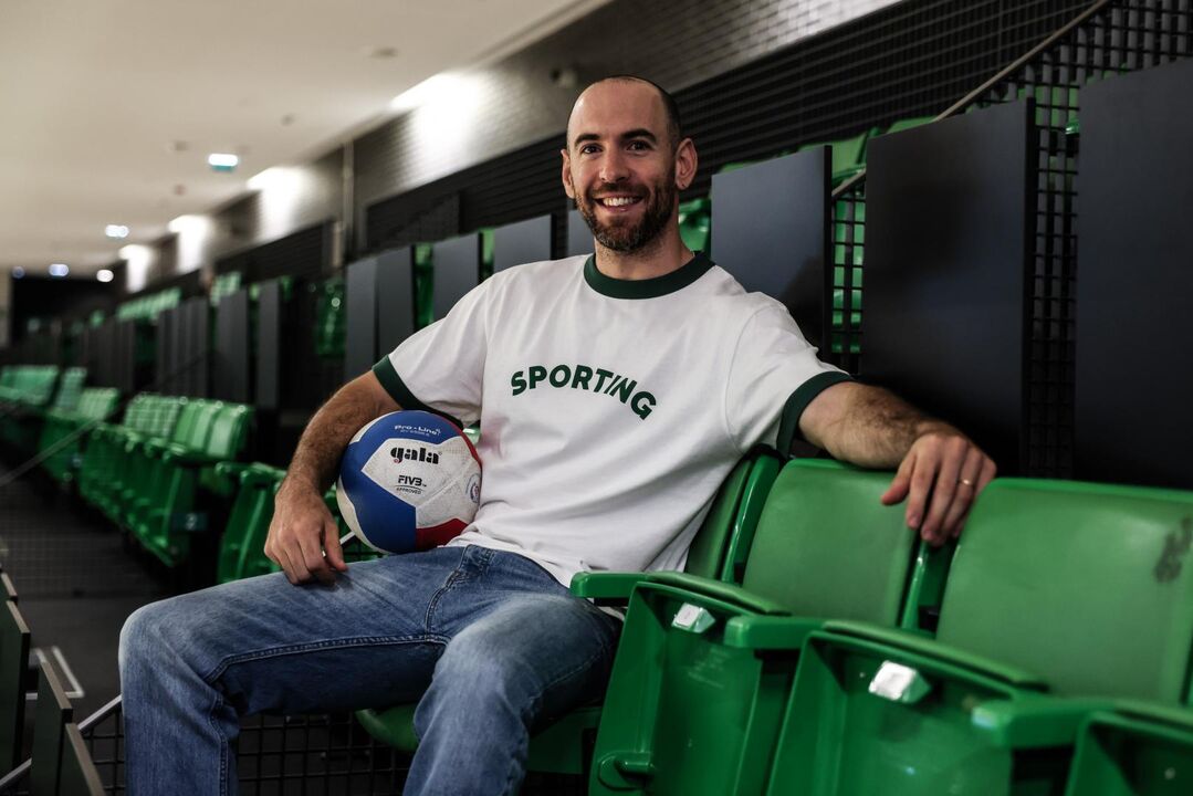 Tiago Pereira renova com o Sporting