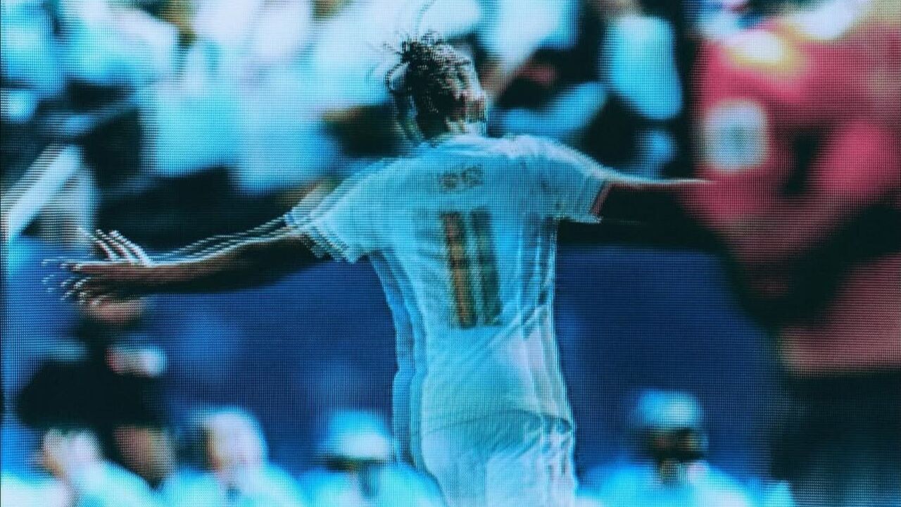 O momento em que Michael Olise é fotografado pela TV após marcar por França no Mundial'2026