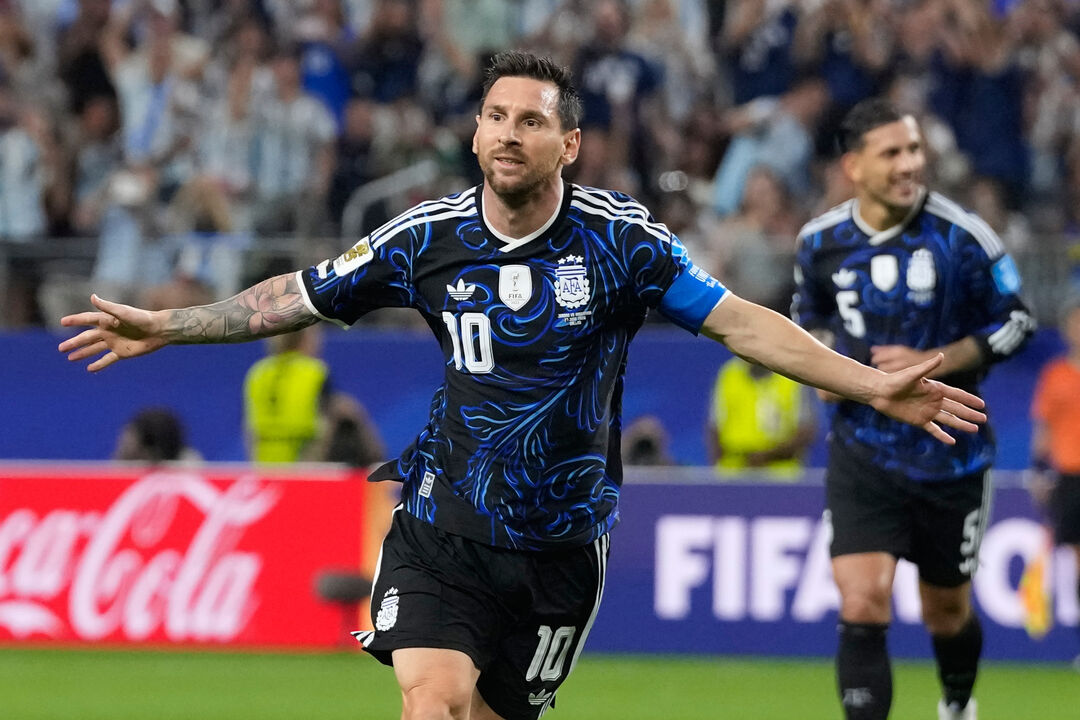 Lionel Messi no jogo contra Jordânia