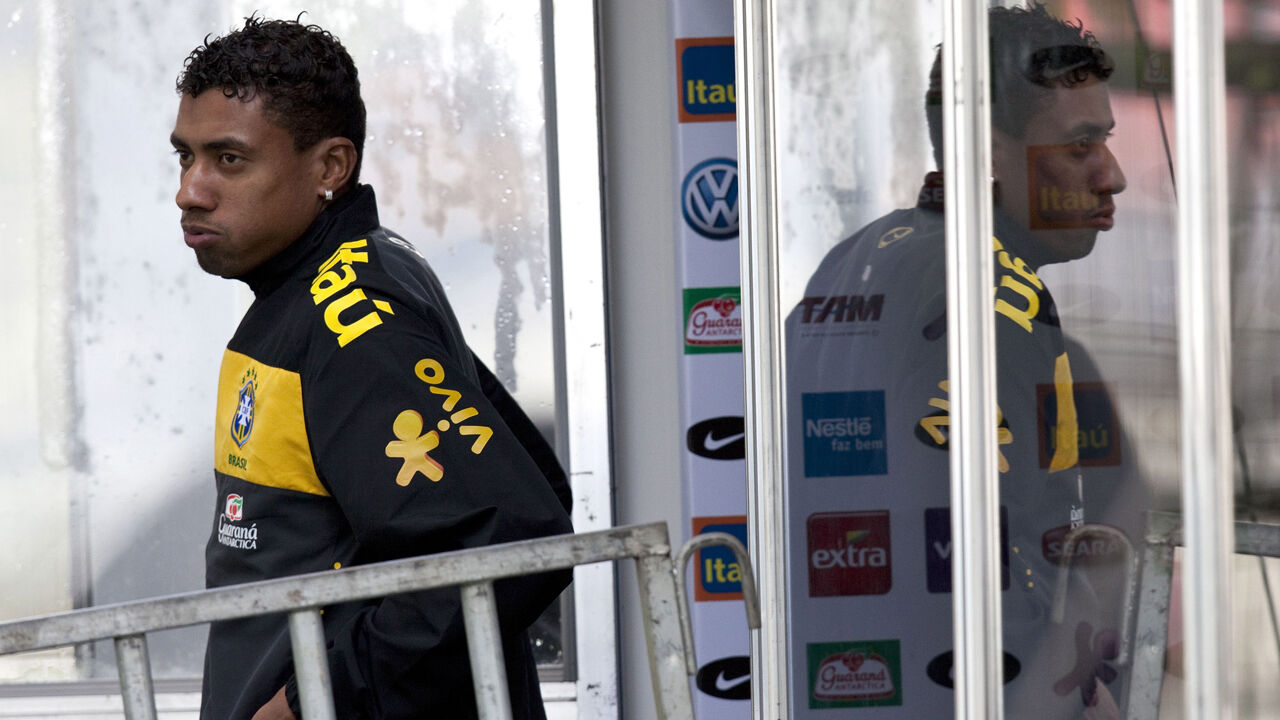 Kléberson foi internado com fortes dores no peito mas já está a recuperar