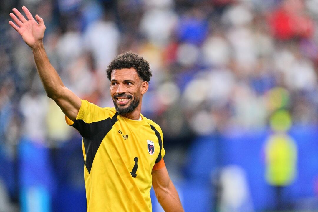 Vozinha celebra após o empate (0-0) frente à Arábia Saudita