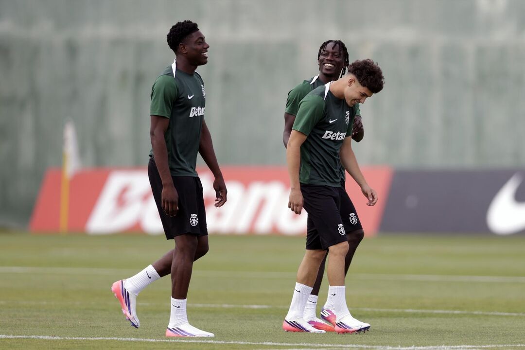 Issa Doumbia avança no terreno: reforço do Sporting tem sido testado a 10 e na ala