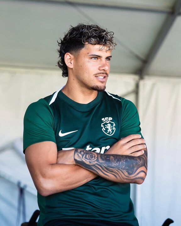 Maxi Araújo em processo de renovação com Sporting, sem ofertas de Chelsea ou Manchester United