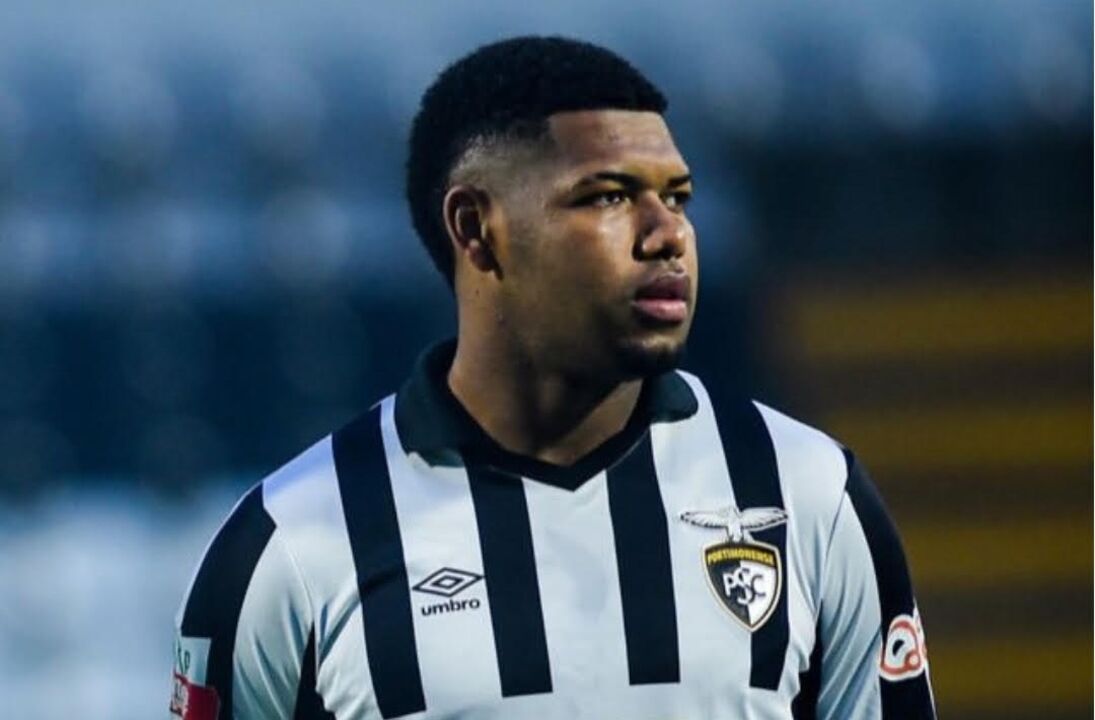 Renan, do Portimonense, celebra vitória em jogo de preparação