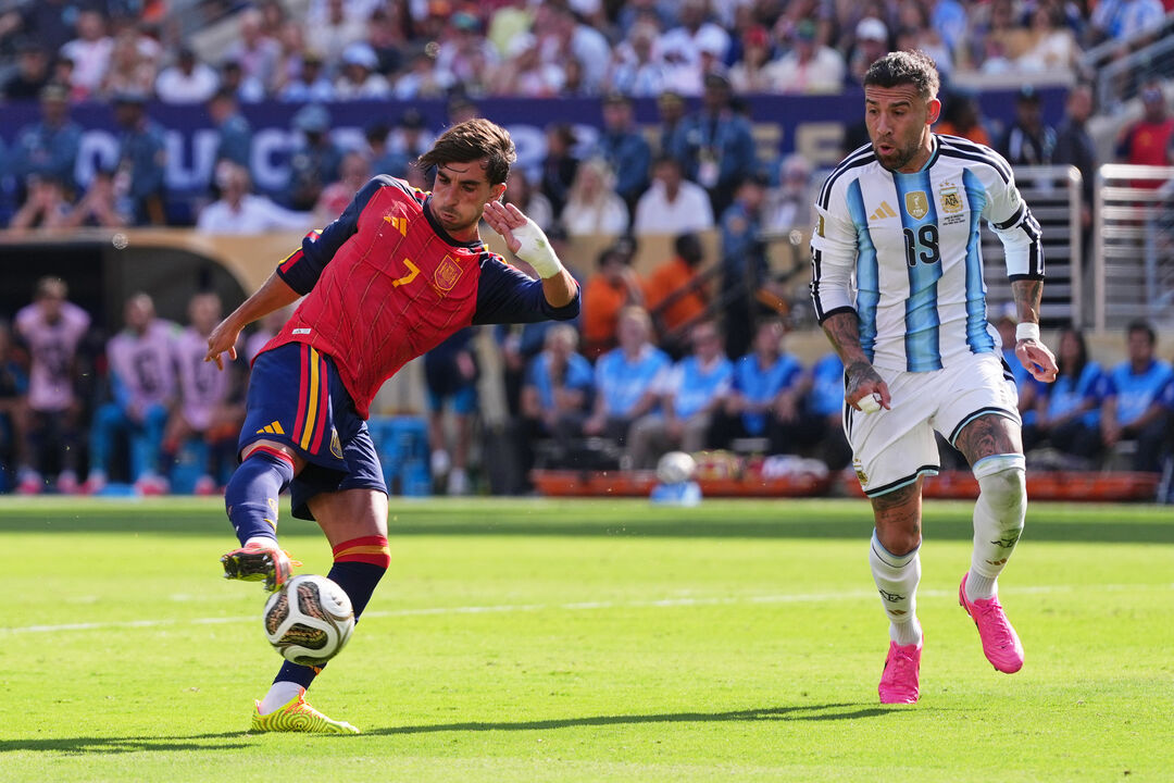 Ferrán Torres e Otamendi na final do Mundial'2026