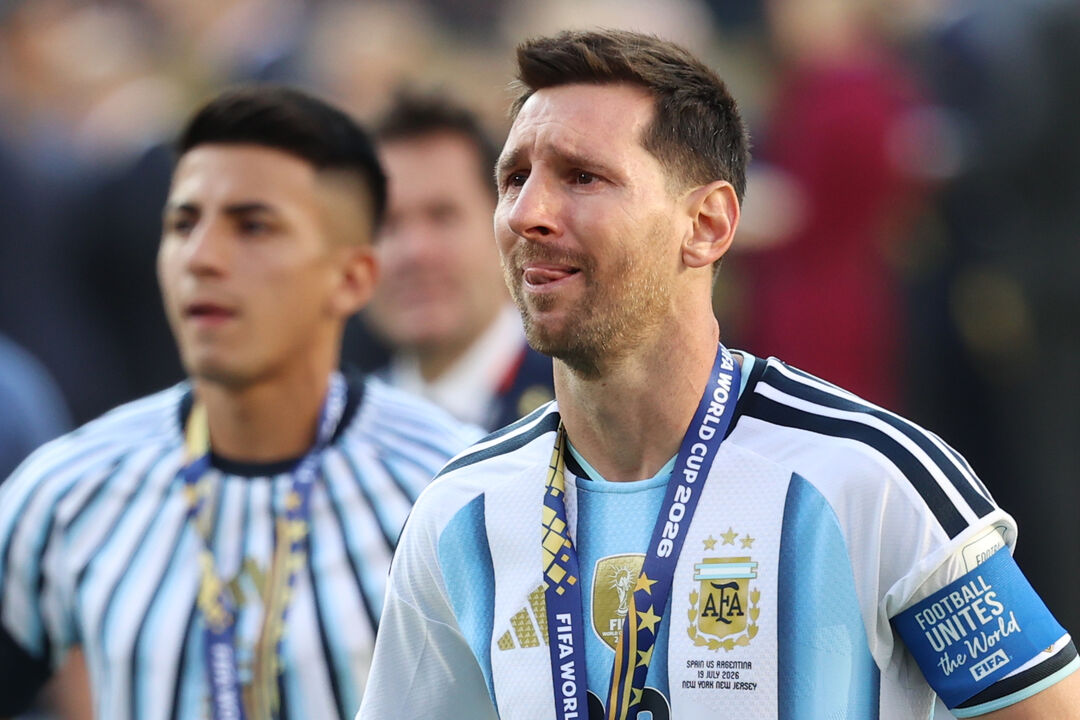 Messi não conteve as lágrimas após a derrota com Espanha