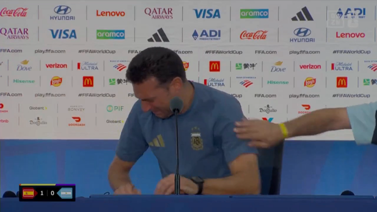 Scaloni emocionado 'desaba' em lágrimas após a derrota da Argentina na final do Mundial
