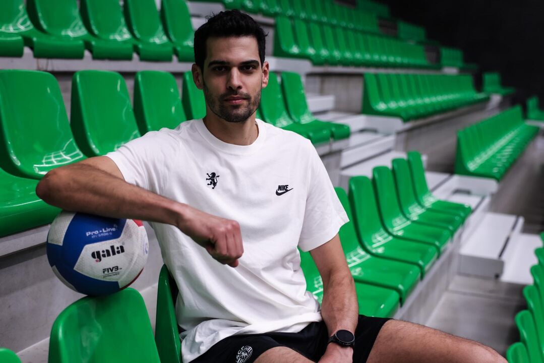 Jonas Aguenier vai cumprir a terceira época de leão ao peito 