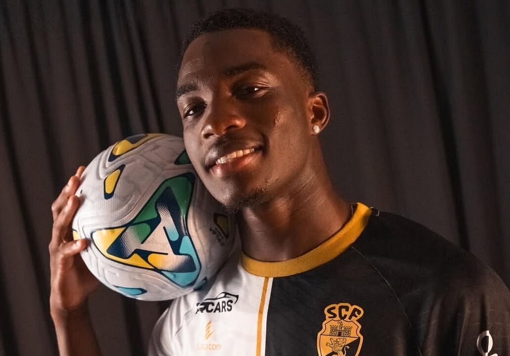 João Gastão é oficializado como reforço do Farense